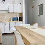 Apartman In With Terrace, Air Conditioning, Wifi, Washing Machine 3419-3