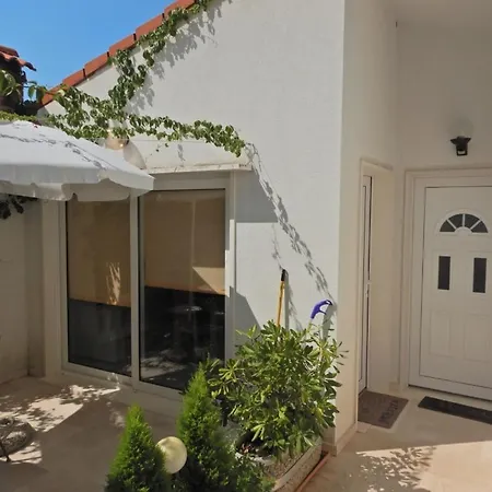 In With Terrace, Air Conditioning, Wifi, Washing Machine 3419-3 * Povlja (Brac)