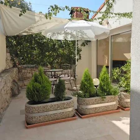 Apartman In With Terrace, Air Conditioning, Wifi, Washing Machine 3419-3 Povlja (Brac)